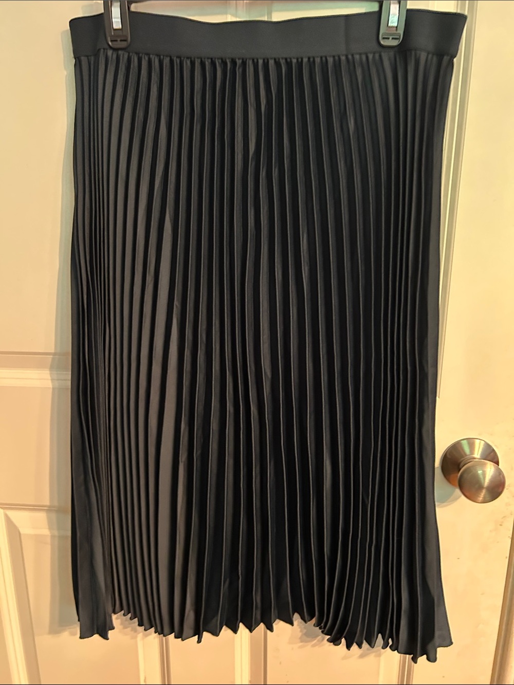 H&M Black Pleated Midi Skirt